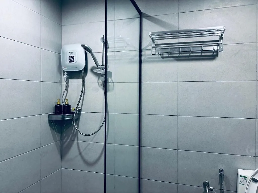 Stylish, Modern Room For 4, Eden Malacca Apartman